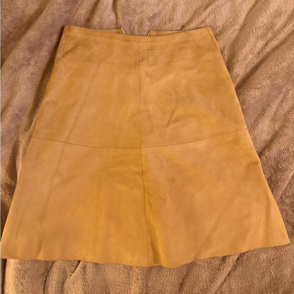 Mid-length Miu Miu suede skirt. Size 4.